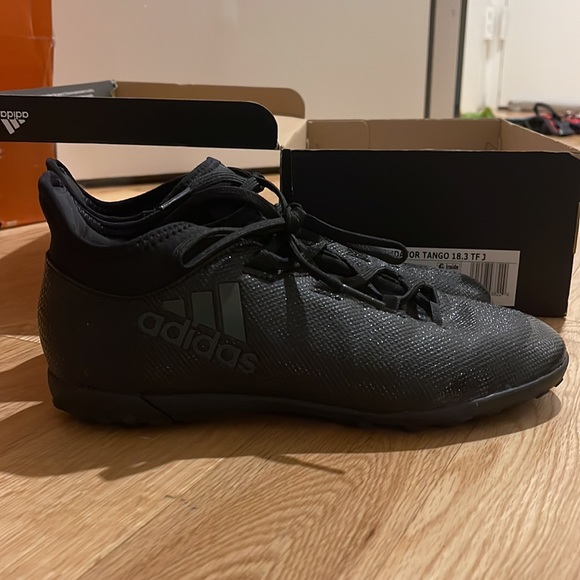Adidas Predator Tango 18.3 US 5, F 37.5, UK 4.5 - Picture 2 of 4